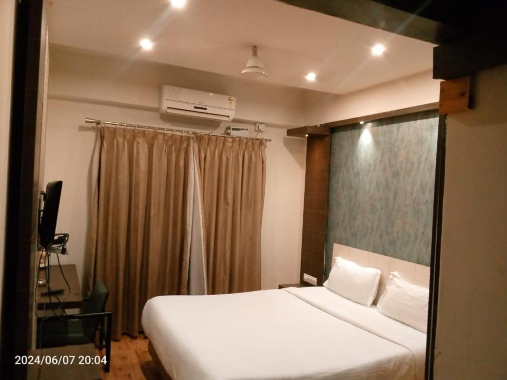 Hotel Sandalwood Inn Bangalore Eksteriør bilde