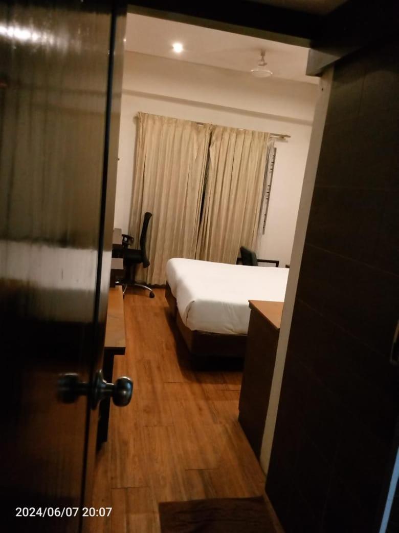 Hotel Sandalwood Inn Bangalore Eksteriør bilde