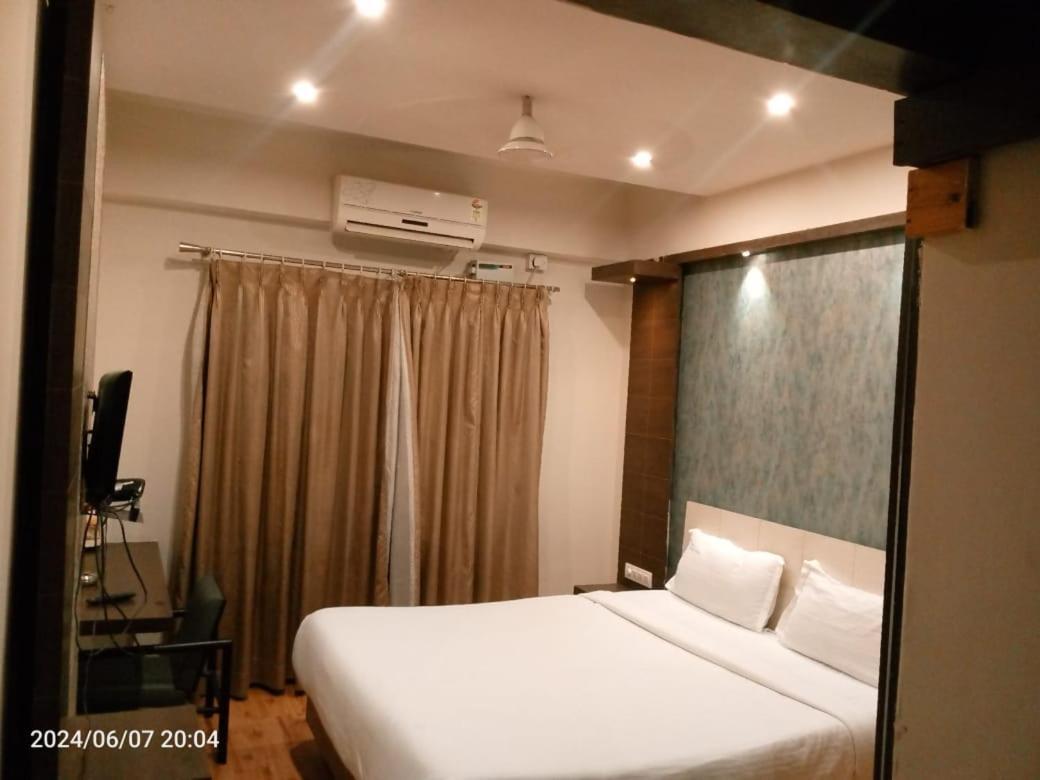 Hotel Sandalwood Inn Bangalore Eksteriør bilde