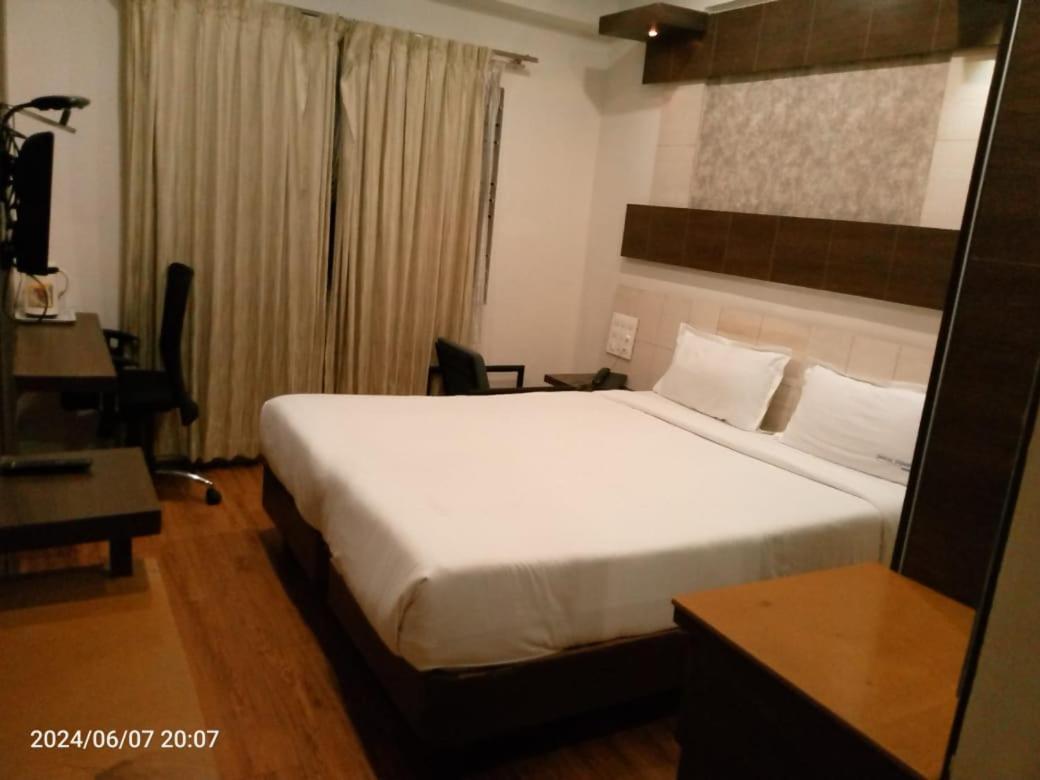 Hotel Sandalwood Inn Bangalore Eksteriør bilde