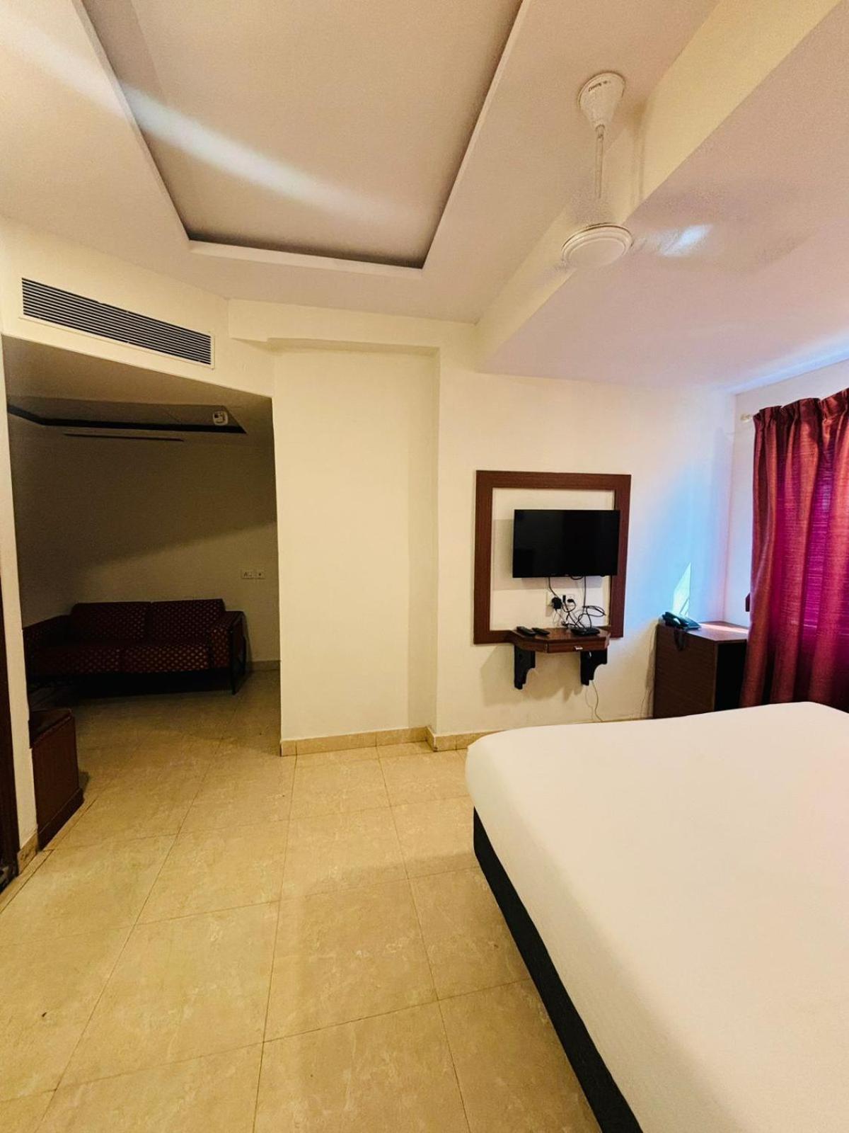 Hotel Sandalwood Inn Bangalore Eksteriør bilde