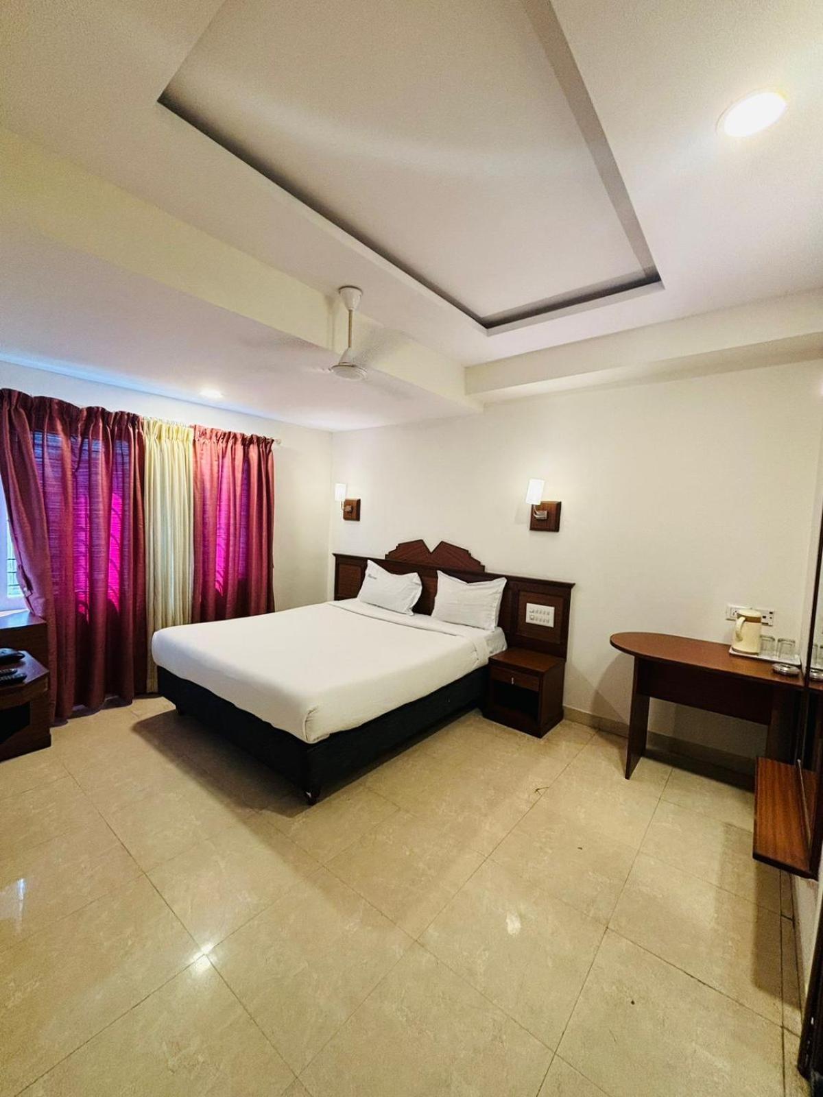 Hotel Sandalwood Inn Bangalore Eksteriør bilde