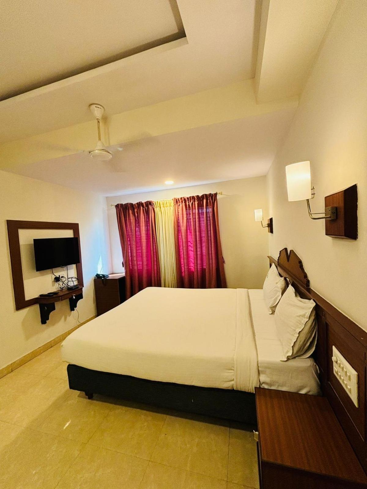 Hotel Sandalwood Inn Bangalore Eksteriør bilde